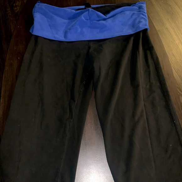 Woman’s Capris - Picture 1 of 2